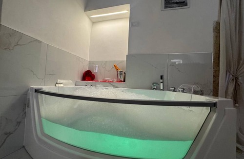 Municipio 5 House | AIRPORT LUXURY RESIDENCES: SUITES JUST A STONE'S THROW FROM THE AIRPORT AND THE SEA