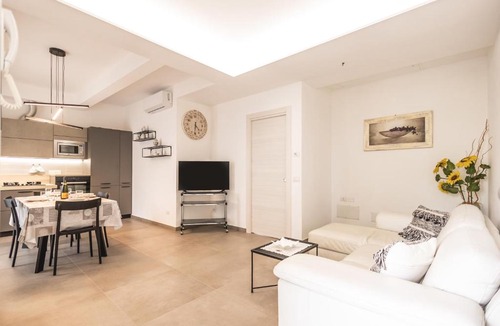 Rivazzurra Apartment | AmazHome - "New Wave" Casa spaziosa vicino al mare