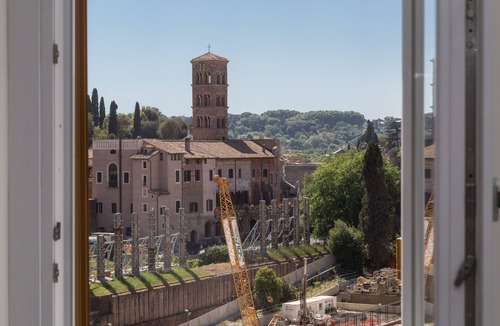 Monti Apartment | Amazing 2-bedrooms apartment in front of the Colosseo