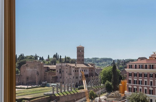 Monti Apartment | Amazing 2-bedrooms apartment in front of the Colosseo