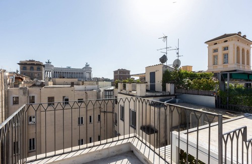Rome City Centre Apartment | Amazing 3 Levels Penthouse Piazza Venezia
