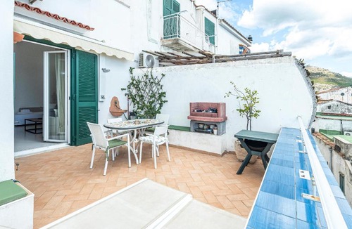 Raito Apartment | Amazing Apartment In Raito With Wifi