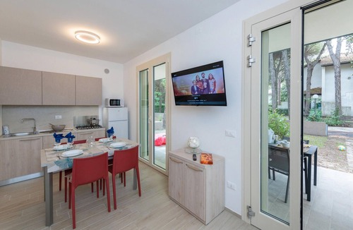 Lido degli Estensi House | Amazing home in Lido di Spina FE with swimming pool