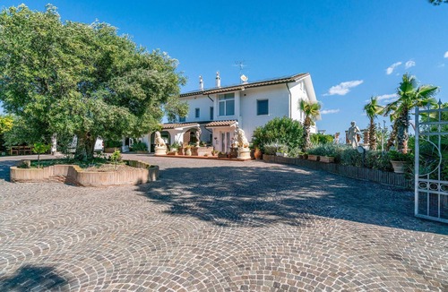 San Costanzo House | Amazing home in S.Costanzo (PU)