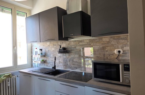 San Paolo Apartment | An elegant and contemporary oasis nestled in the greenery of Ruffini Park; pets are welcome.