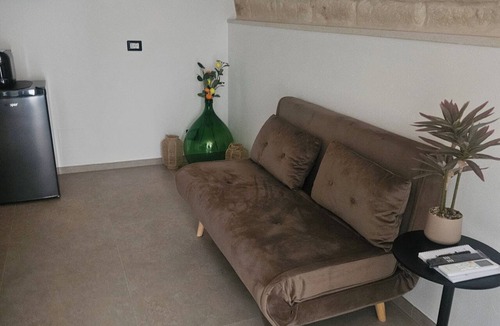 Triggiano House | An elegant and sophisticated vacation home located in Triggiano, 10 minutes from Bari