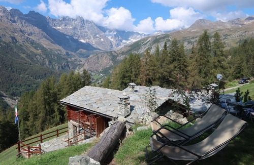Valtournenche Apartment | Ancienne Bergerie Studio 2 by Interhome