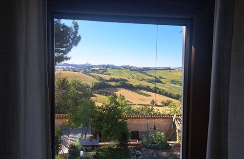 Agugliano Apartment | Ancient eco-sustainable farmhouse: between sea and nature
