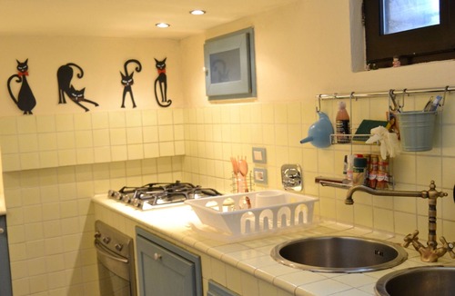 Corciano House | Ancient rock house with garden,situated in the centre,with view of Umbria