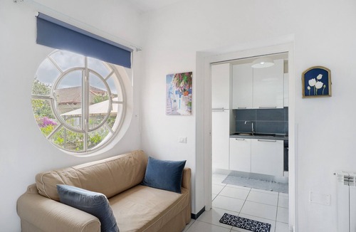 Castellabate Apartment | Apartment 'Polverino' with Mountain View, Private Garden and Wi-Fi