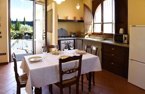 Civitella in Val di Chiana Apartment | Apartment 'La Valle - Podere Del Griccia' with Shared Pool, Wi-Fi and Air Conditioning
