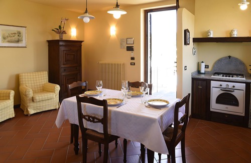 Civitella in Val di Chiana Apartment | Apartment 'La Valle - Podere Del Griccia' with Shared Pool, Wi-Fi and Air Conditioning