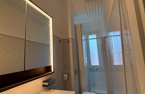 Milan Apartment | Apartment 10 with window at15 Min from Duomo-Linate