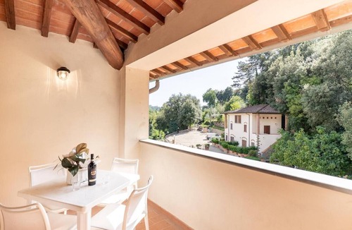 Loro Ciuffenna Apartment | Apartment 9 with Balcony – Residence Ferriera with Pool