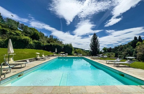 Loro Ciuffenna Apartment | Apartment 9 with Balcony – Residence Ferriera with Pool