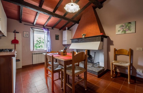 Magliano in Toscana Other | Apartment "Agriturismo La Pieve - Tulipani" with Shared Pool & Wi-Fi