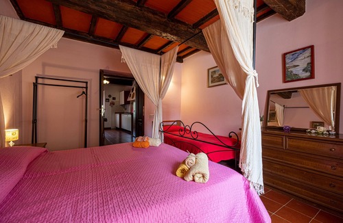 Magliano in Toscana Other | Apartment "Agriturismo La Pieve - Rose" with Shared Pool & Wi-Fi