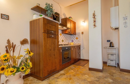 Chianni Apartment | Apartment 'Agriturismo Chianni - Trilocale 3' with Pool, Private Terrace and Wi-Fi