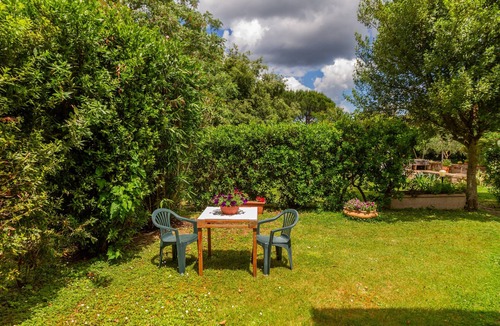Grosseto Apartment | Apartment 'Aia' with Private Garden, Wi-Fi and Air Conditioning