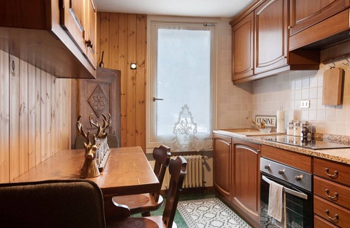 Courmayeur Apartment | Apartment 'Alessia Courmayeur' with Mountain View and Wi-Fi