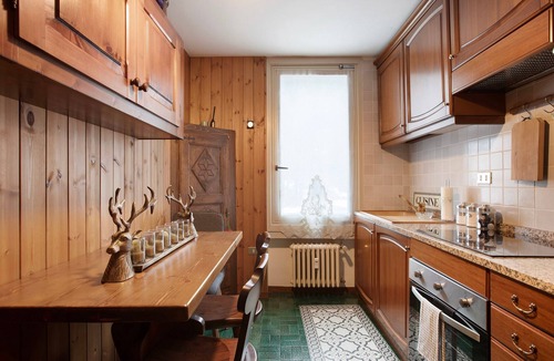 Courmayeur Apartment | Apartment 'Alessia Courmayeur' with Mountain View and Wi-Fi