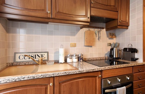 Courmayeur Apartment | Apartment 'Alessia Courmayeur' with Mountain View and Wi-Fi