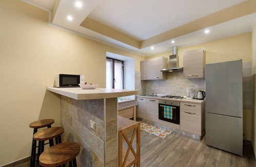 Pieve Vergonte Apartment | Apartment 'Alexandra' with Mountain View, Wi-Fi and Air Conditioning