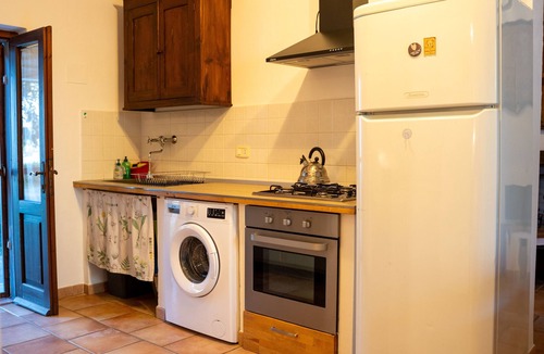Campagnatico Apartment | Apartment 'Alloro' with Shared Pool, Wi-Fi and Air Conditioning