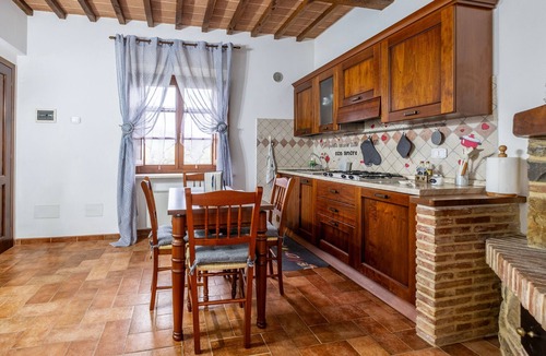Catabbio Apartment | Apartment 'Appartamento Silver' with Shared Pool and Shared Garden