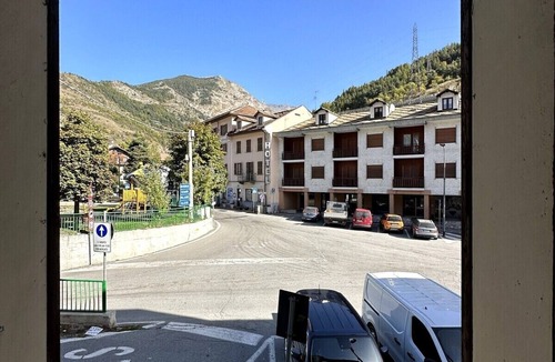 Bardonecchia Apartment | Apartment 'Bardonecchia' with Balcony and Wi-Fi