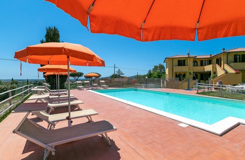 Suvereto Apartment | Apartment "Bilocale Moraiolo" with Balcony, Shared Pool & Wi-Fi