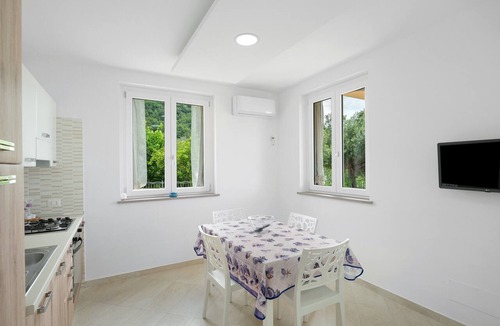 Casal Velino Apartment | Apartment 'Blu' with Sea View, Wi-Fi and Air Conditioning