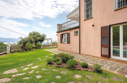 Casal Velino Apartment | Apartment 'Blu' with Sea View, Wi-Fi and Air Conditioning