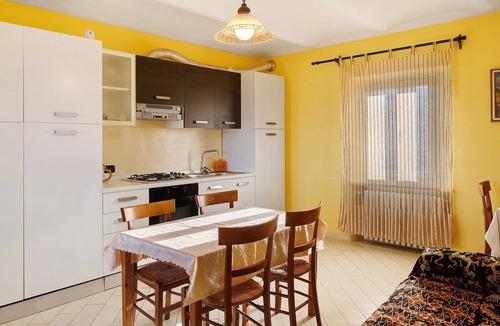 Costigliole d'Asti Apartment | Apartment 'Bufalo' with Mountain View, Shared Pool and Wi-Fi
