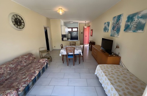 Marina di Bibbona Apartment | Apartment 'Casa Vacanze Heidi Con Piscina' with Shared Pool and Private Terrace