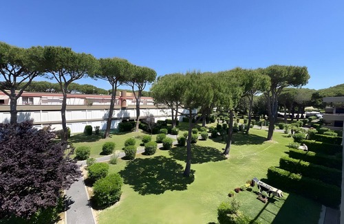 Marina di Bibbona Apartment | Apartment 'Casa Vacanze Heidi Con Piscina' with Shared Pool and Private Terrace