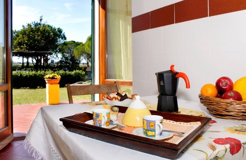 Orbetello Apartment | Apartment "Casa Dante" with hills and Monte Argentario view, 2 Private Terraces & Wi-Fi