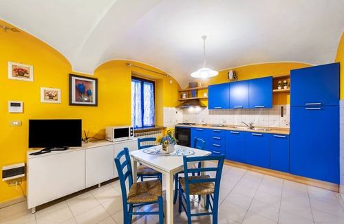 Trino Apartment | Apartment 'Casa Della Nonna 1' with Wi-Fi and Air Conditioning