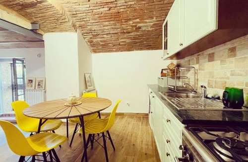 Montone Apartment | Apartment 'Casa Di Duccio' with Private Garden and Wi-Fi