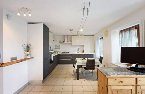 Doues Apartment | Apartment 'Casa Elisa' with Mountain View, Balcony and Wi-Fi