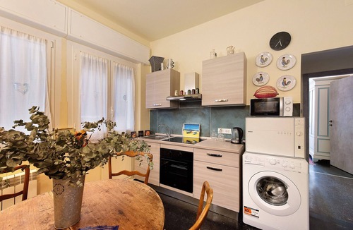 Pre Apartment | Apartment 'Casa Luna' Opposite Genoa Aquarium