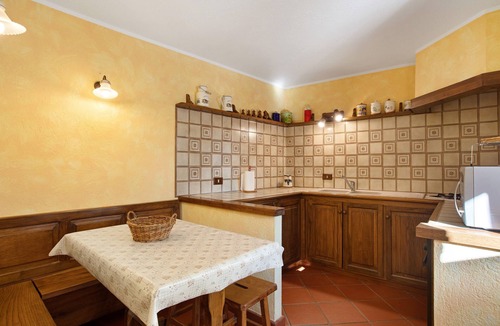 Sarre Apartment | Apartment 'Casa Mauro Con Vista Su Aosta' with Mountain View