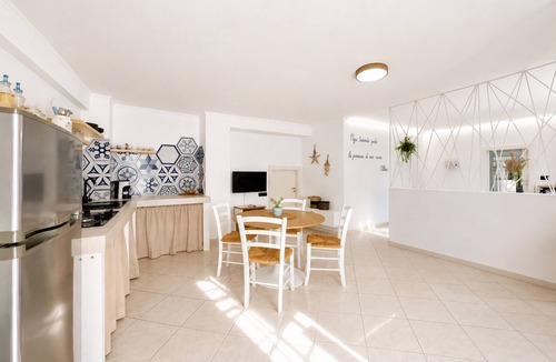 Mattinata Apartment | Apartment 'Casa Mida 1' with Private Veranda, Wi-Fi and Air Conditioning