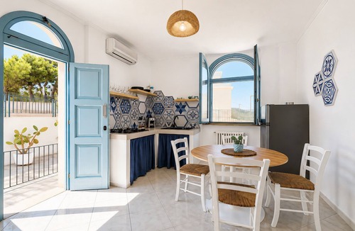 Mattinata Apartment | Apartment 'Casa Mida 2' with Balcony, Wi-Fi and Air Conditioning