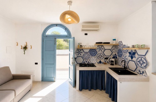 Mattinata Apartment | Apartment 'Casa Mida 2' with Balcony, Wi-Fi and Air Conditioning