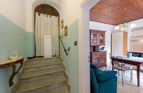 Sestri Ponente Apartment | Apartment 'Casa Sestri Ponente' with Shared Garden, Wi-Fi and Air Conditioning