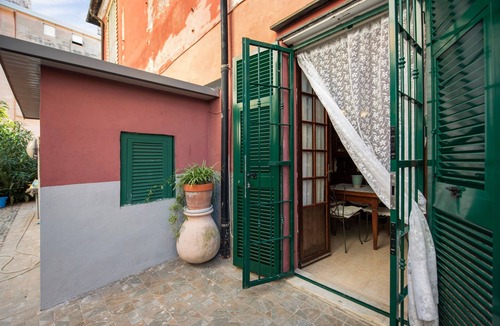 Sestri Ponente Apartment | Apartment 'Casa Sestri Ponente' with Shared Garden, Wi-Fi and Air Conditioning