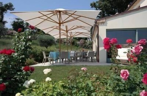 Monte San Vito Apartment | Apartment "Casa Terra" with a view of the water