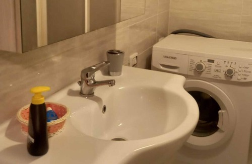 Montegiordano Apartment | Apartment 'Casavacanzaziamaria' with Balcony, Wi-Fi and Air Conditioning