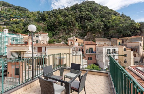 Cetara Apartment | Apartment 'Ce Tour - Casa Cetara Centro 1' with Private Terrace, Wi-Fi and Air Conditioning